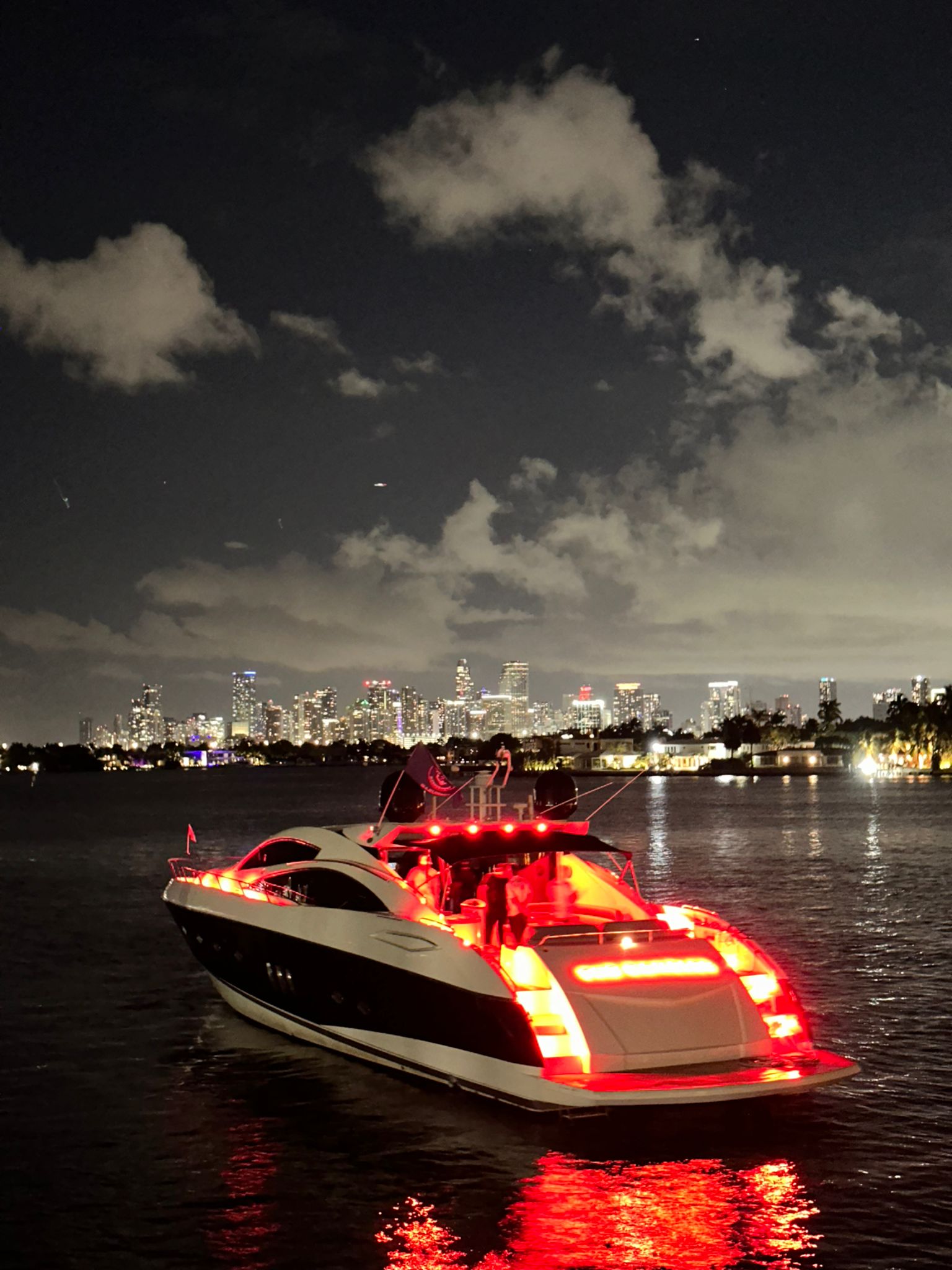 82' Sunseeker Predator