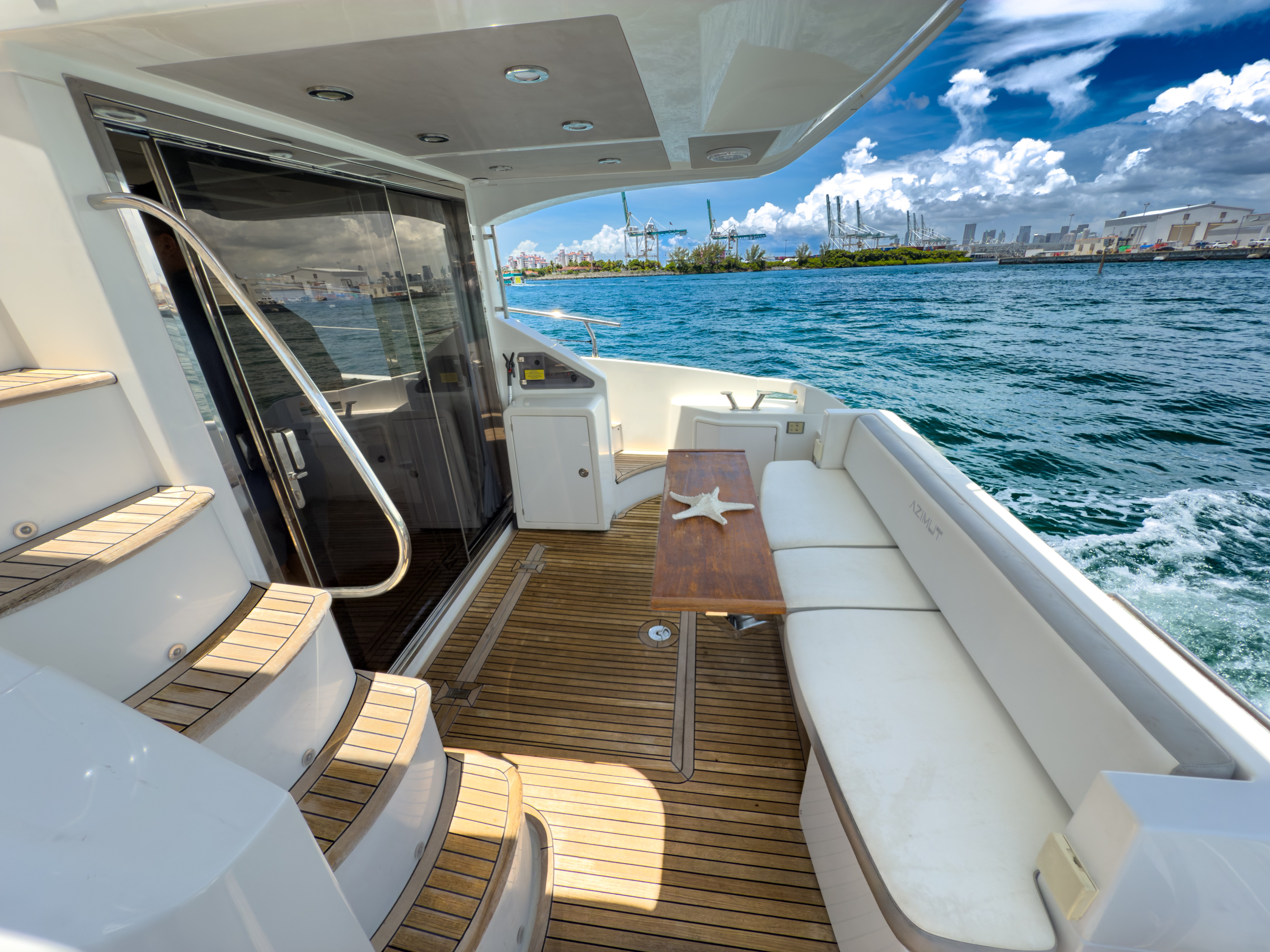Latin Flow Azimut 50 2015